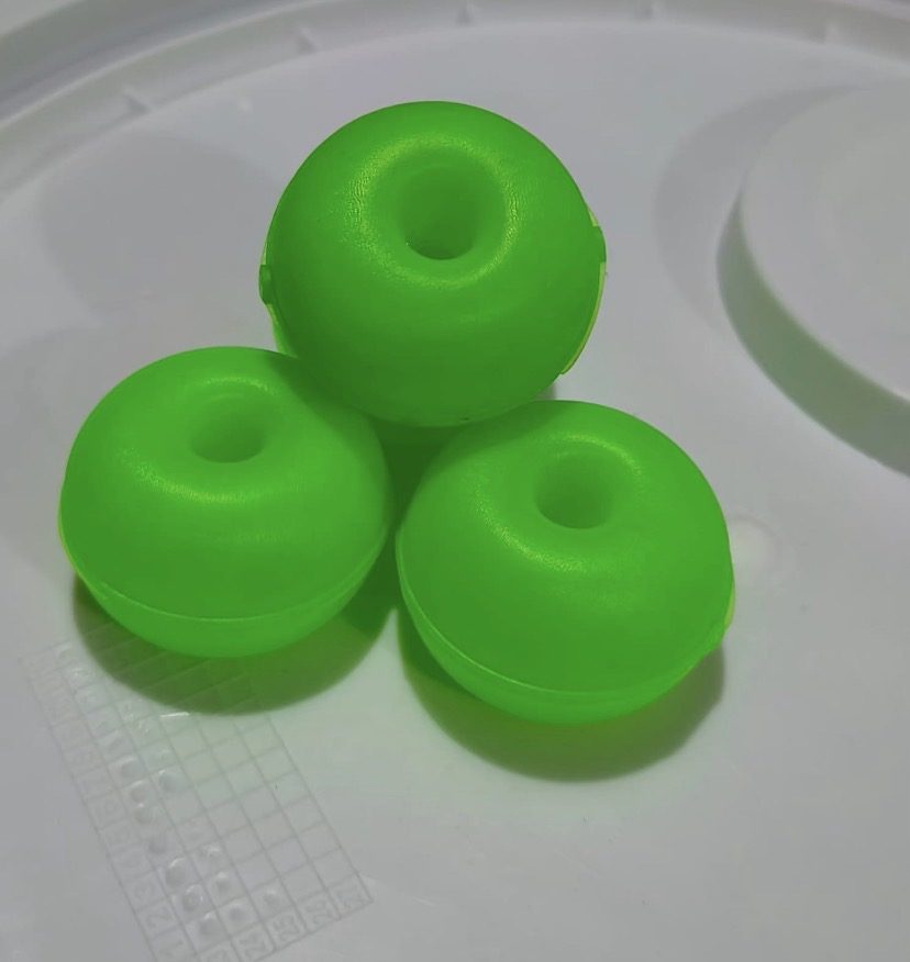 Breeding cage floater